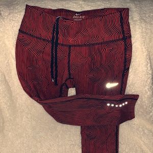 Nike Cropped Leggings - Pattered